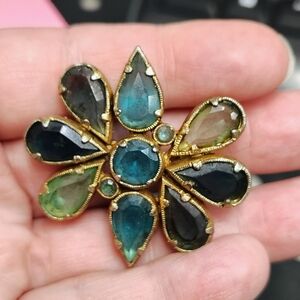 Elegant Gold and Green Brooch